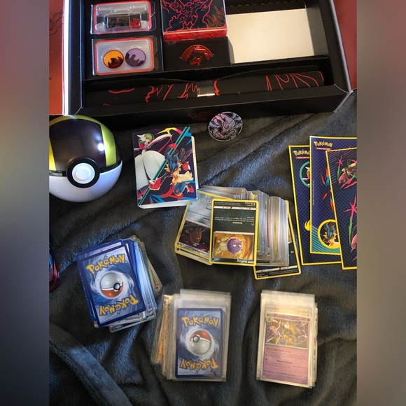 Pokemon Collector's Trading Card Set - Picture 8 of 9